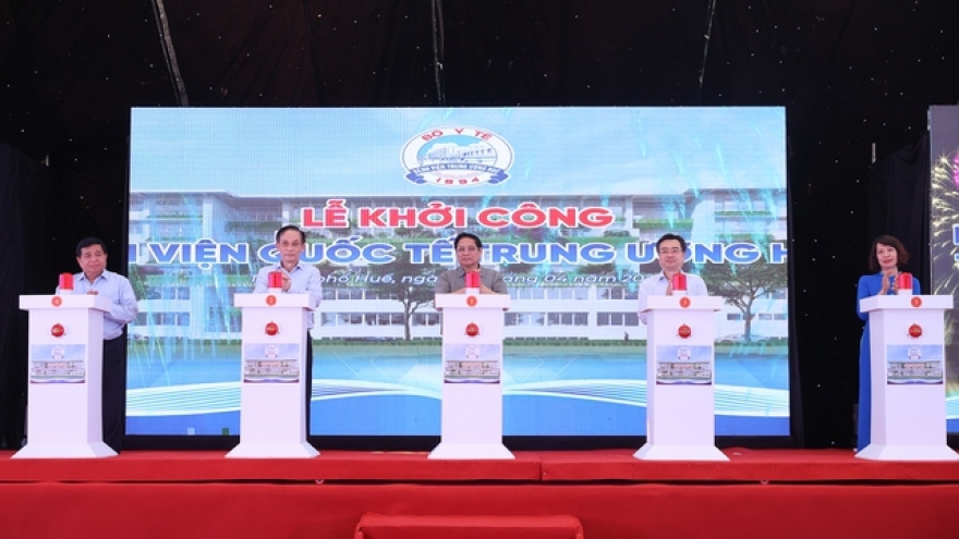 PM attends groundbreaking ceremony for international hospital in Hue